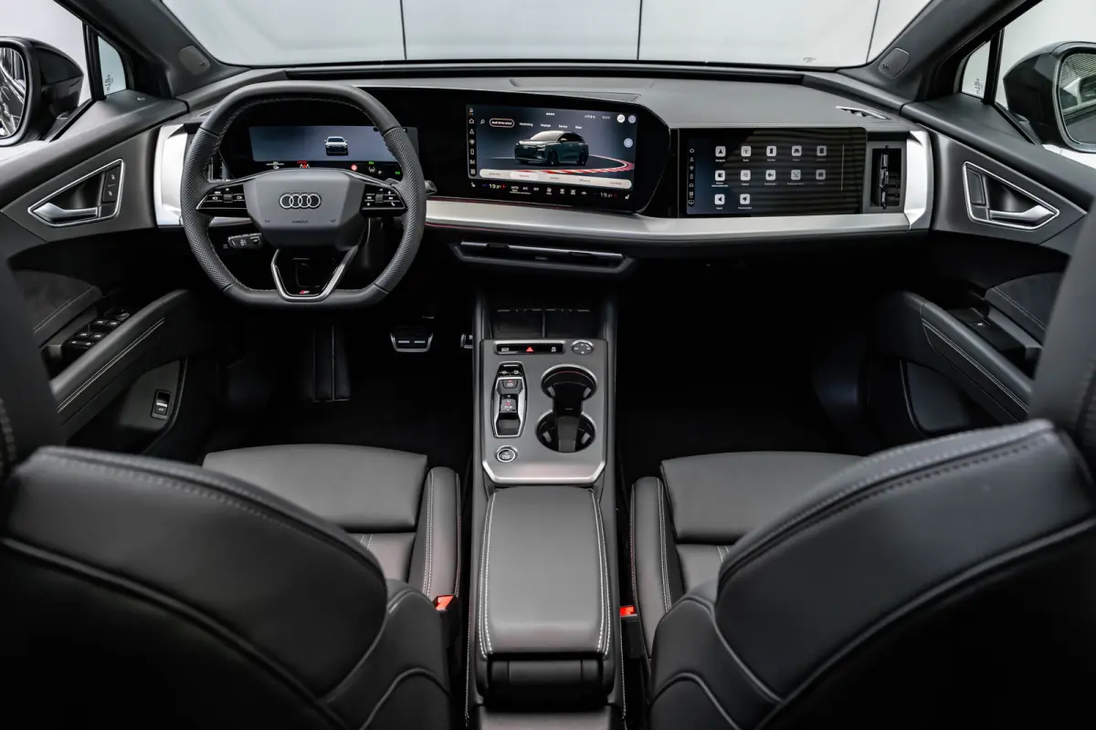 S edition | Achterklep, automatisch bedienbaar | Achteruitrijcamera | Adaptive cruise control