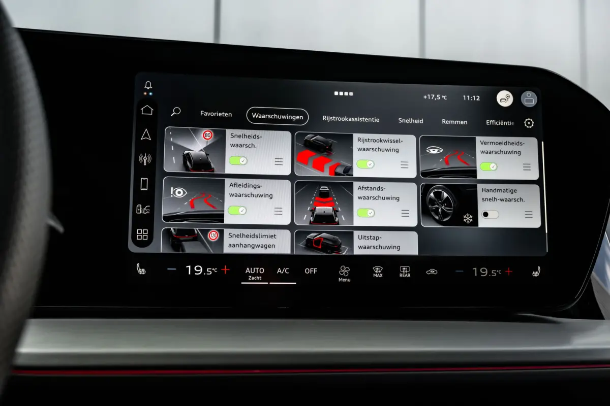 S edition | Achterklep, automatisch bedienbaar | Achteruitrijcamera | Adaptive cruise control