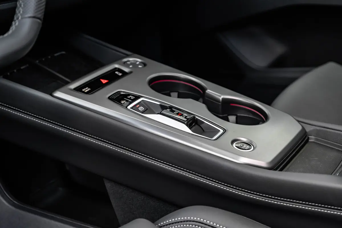 S edition | Achterklep, automatisch bedienbaar | Achteruitrijcamera | Adaptive cruise control