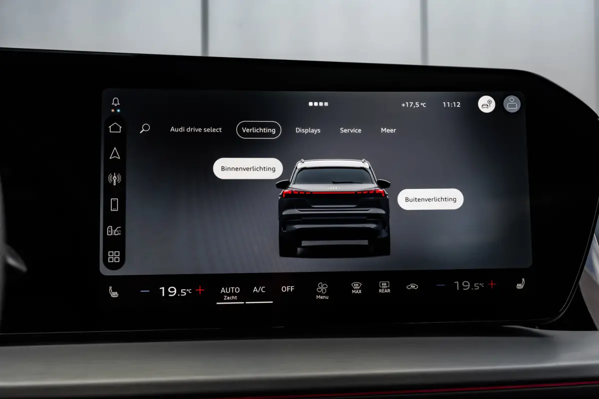 S edition | Achterklep, automatisch bedienbaar | Achteruitrijcamera | Adaptive cruise control