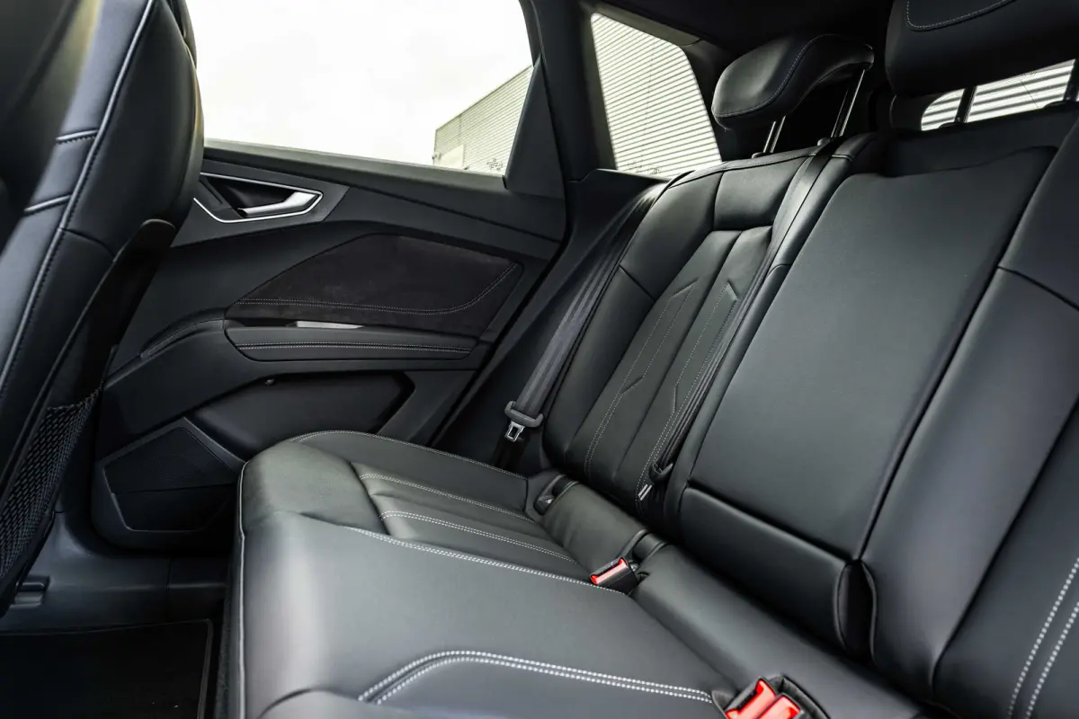 S edition | Achterklep, automatisch bedienbaar | Achteruitrijcamera | Adaptive cruise control