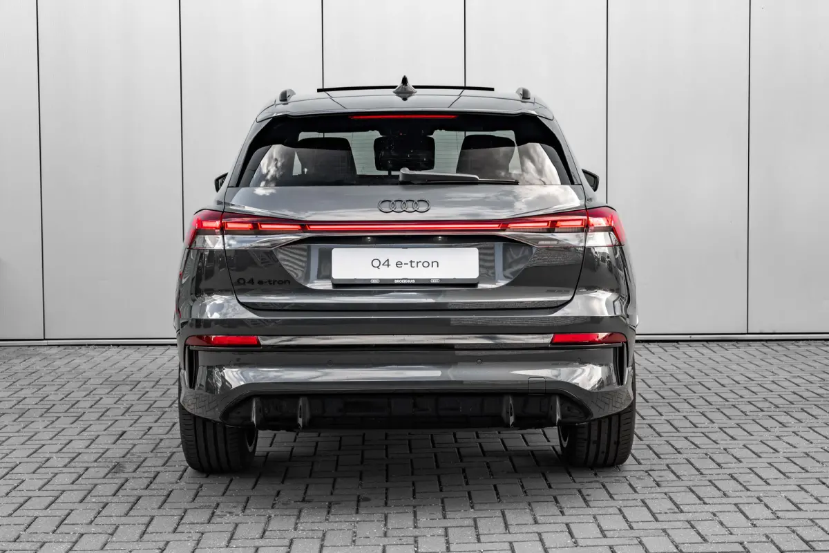 S edition | Achterklep, automatisch bedienbaar | Achteruitrijcamera | Adaptive cruise control