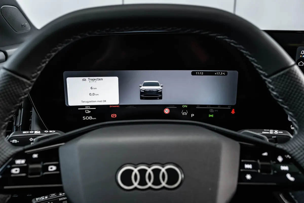 S edition | Achterklep, automatisch bedienbaar | Achteruitrijcamera | Adaptive cruise control
