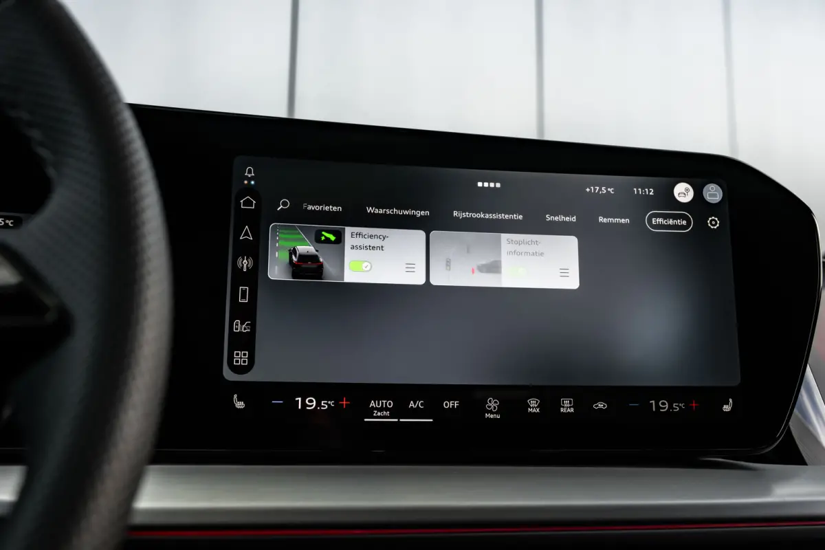 S edition | Achterklep, automatisch bedienbaar | Achteruitrijcamera | Adaptive cruise control