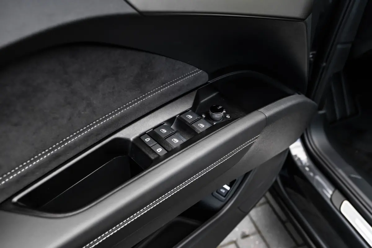 S edition | Achterklep, automatisch bedienbaar | Achteruitrijcamera | Adaptive cruise control