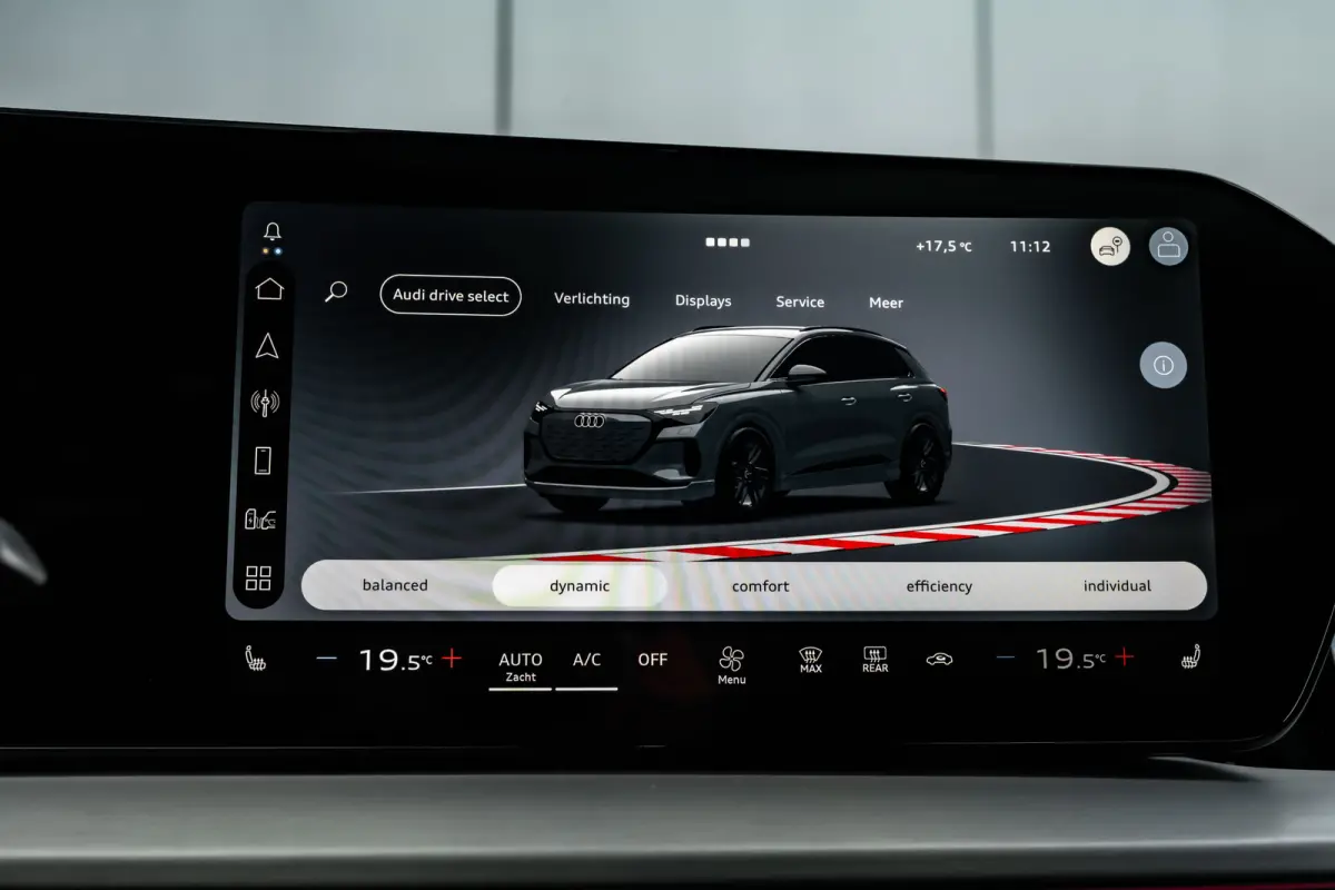 S edition | Achterklep, automatisch bedienbaar | Achteruitrijcamera | Adaptive cruise control