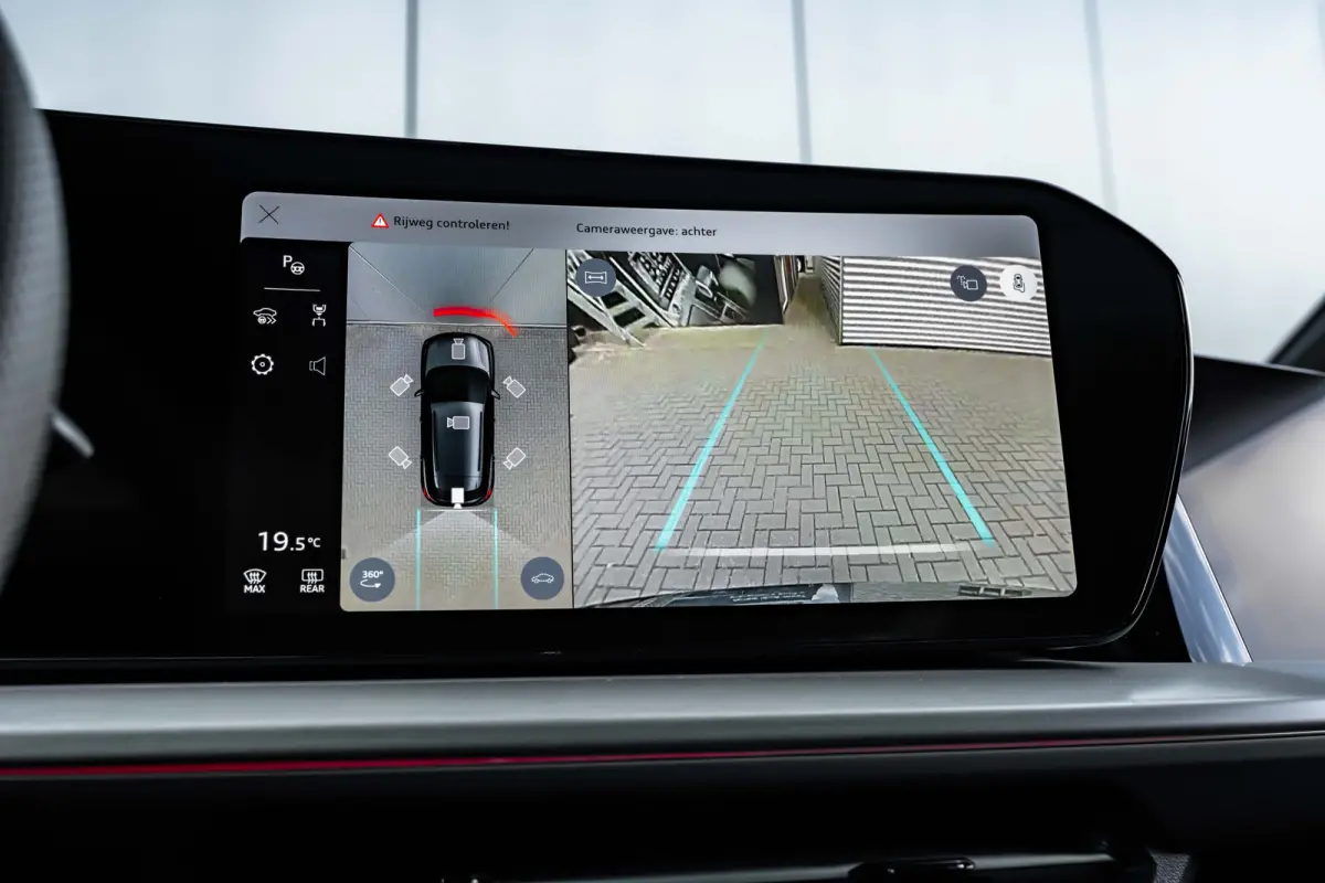 S edition | Achterklep, automatisch bedienbaar | Achteruitrijcamera | Adaptive cruise control