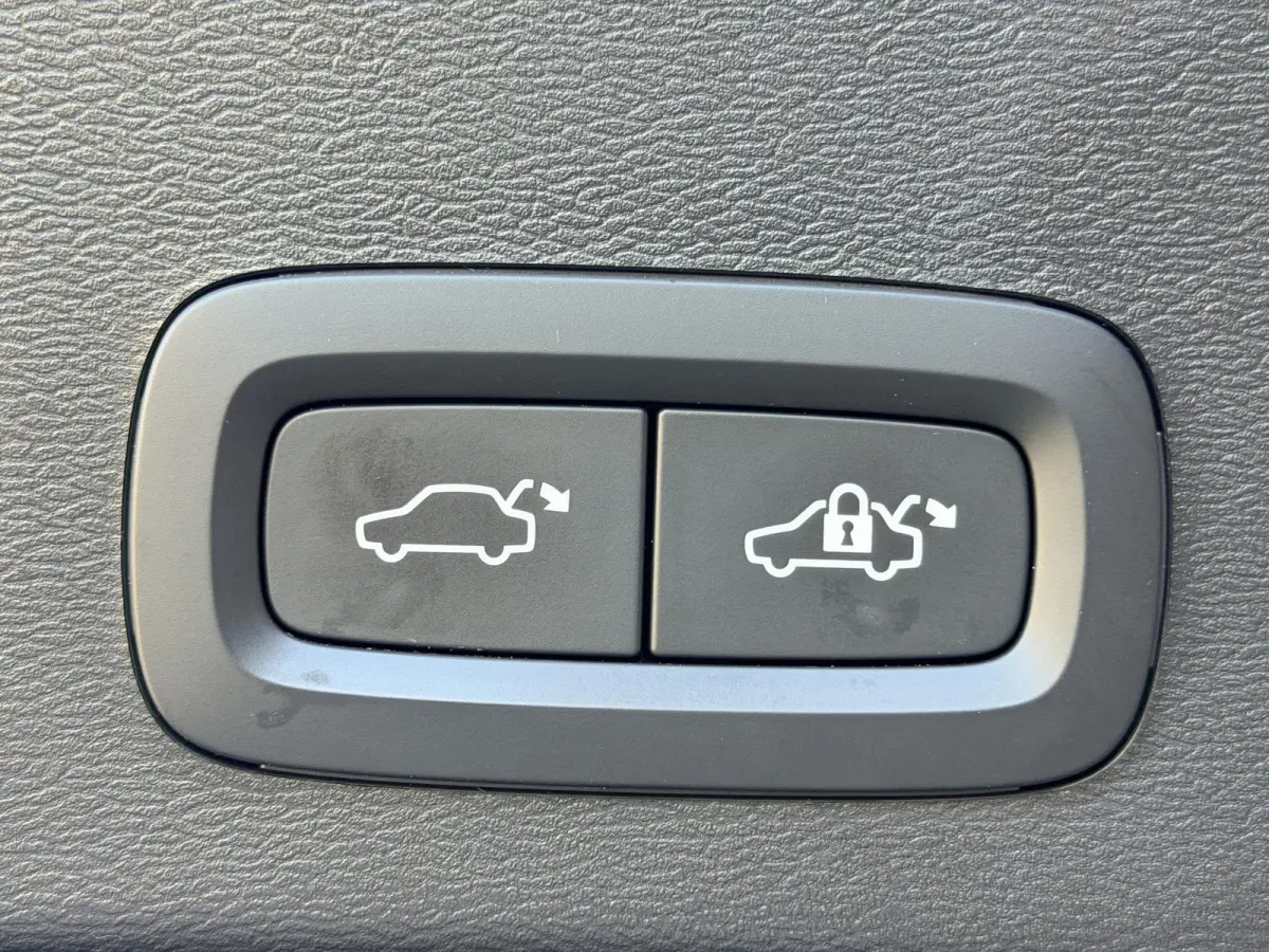 Plus luxury 70 Kwh SoH 95,1% / Duurste Uitvoering / Adaptieve Cruise / Panorama Dak / Warmtepomp / 3 Fase / 360 Camera / Stoel en stuur verwarming / Stand verwarming / Harman Kardon Soundsys