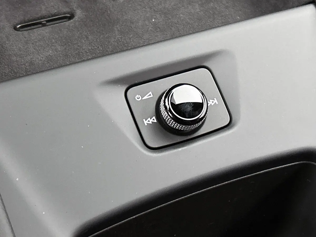 Life 50 kWh 170 PK | Steunhaak | Navigatie | Apple Carplay draadloos | Stoelverwarming | Ruiten getint | 19" Lichtmetalen velgen | Android Auto draadloss | LED verlichting | Camera | Climate