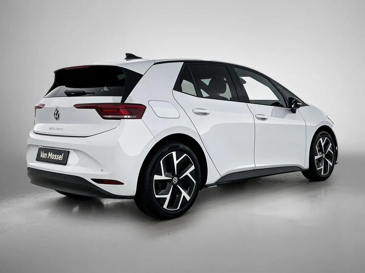 Life 50 kWh 170 PK | Steunhaak | Navigatie | Apple Carplay draadloos | Stoelverwarming | Ruiten getint | 19" Lichtmetalen velgen | Android Auto draadloss | LED verlichting | Camera | Climate