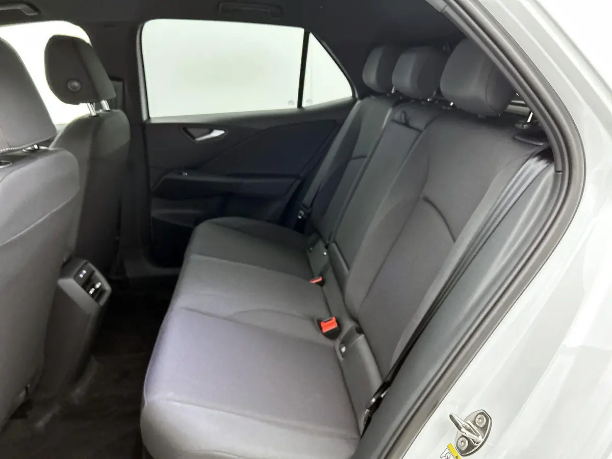 Life 50 kWh 170 PK | Steunhaak | Navigatie | Apple Carplay draadloos | Stoelverwarming | Ruiten getint | 19" Lichtmetalen velgen | Android Auto draadloss | LED verlichting | Camera | Climate