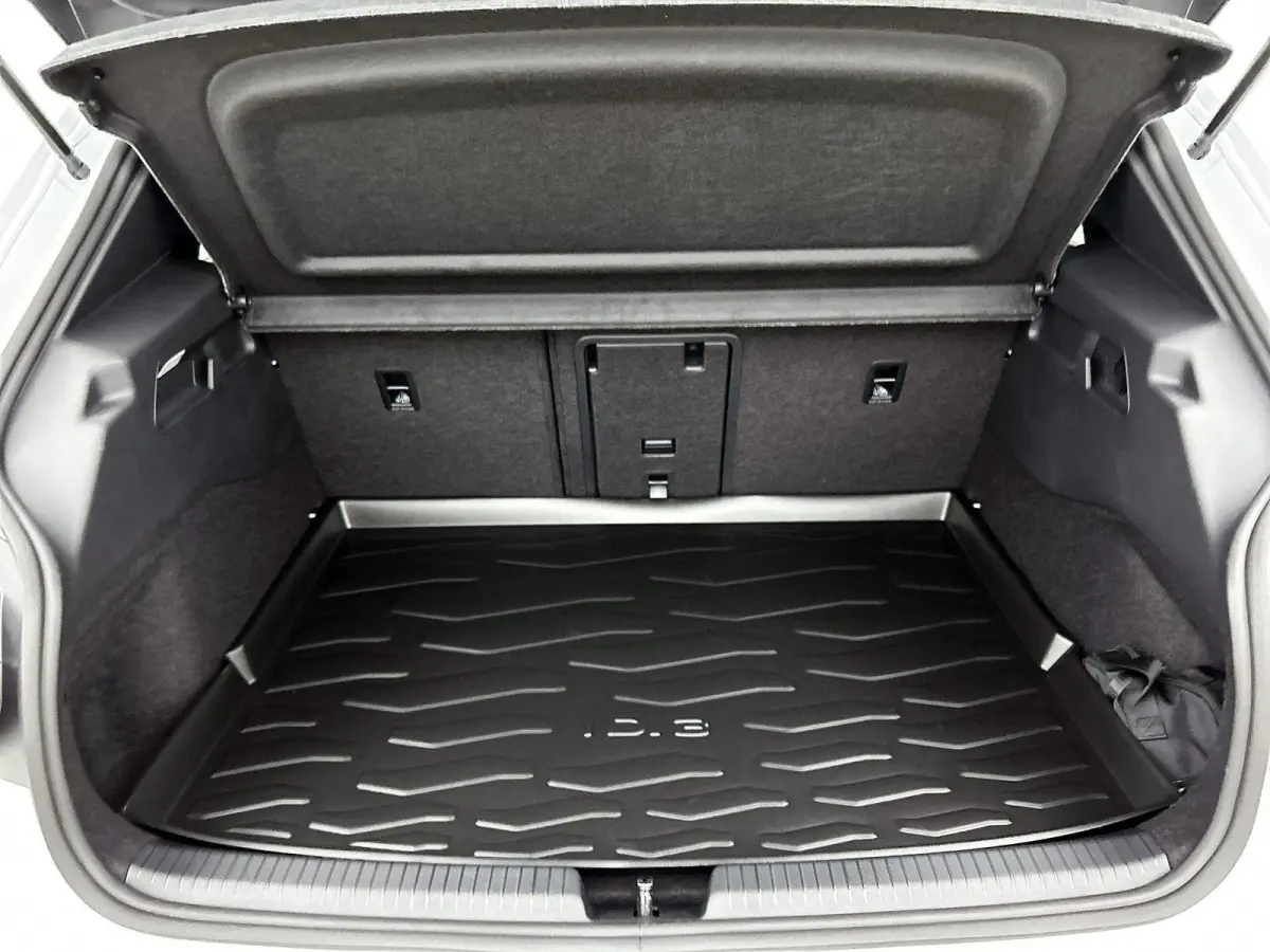 Life 50 kWh 170 PK | Steunhaak | Navigatie | Apple Carplay draadloos | Stoelverwarming | Ruiten getint | 19" Lichtmetalen velgen | Android Auto draadloss | LED verlichting | Camera | Climate