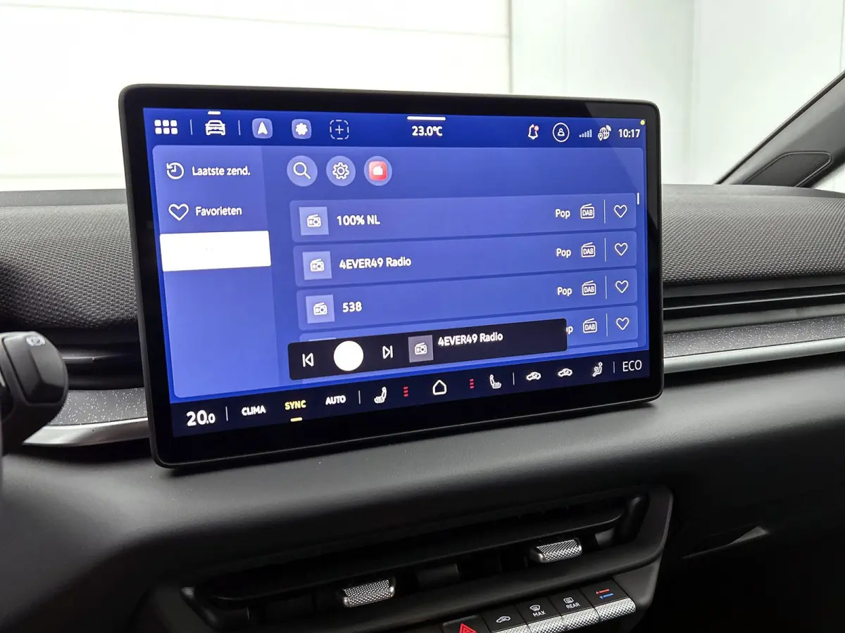 Life 50 kWh 170 PK | Steunhaak | Navigatie | Apple Carplay draadloos | Stoelverwarming | Ruiten getint | 19" Lichtmetalen velgen | Android Auto draadloss | LED verlichting | Camera | Climate