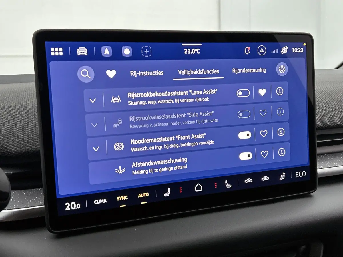 Life 50 kWh 170 PK | Steunhaak | Navigatie | Apple Carplay draadloos | Stoelverwarming | Ruiten getint | 19" Lichtmetalen velgen | Android Auto draadloss | LED verlichting | Camera | Climate