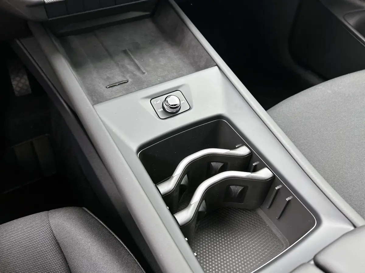 Life 50 kWh 170 PK | Steunhaak | Navigatie | Apple Carplay draadloos | Stoelverwarming | Ruiten getint | 19" Lichtmetalen velgen | Android Auto draadloss | LED verlichting | Camera | Climate