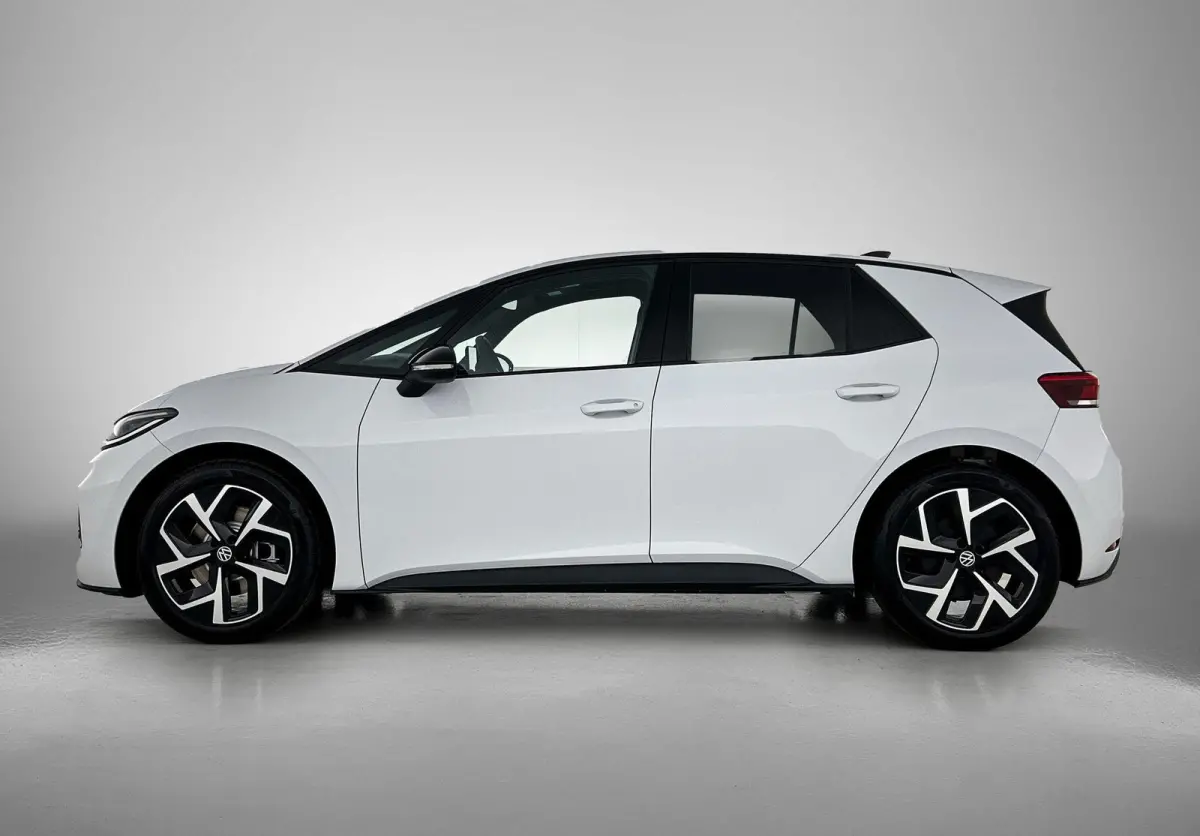 Life 50 kWh 170 PK | Steunhaak | Navigatie | Apple Carplay draadloos | Stoelverwarming | Ruiten getint | 19" Lichtmetalen velgen | Android Auto draadloss | LED verlichting | Camera | Climate