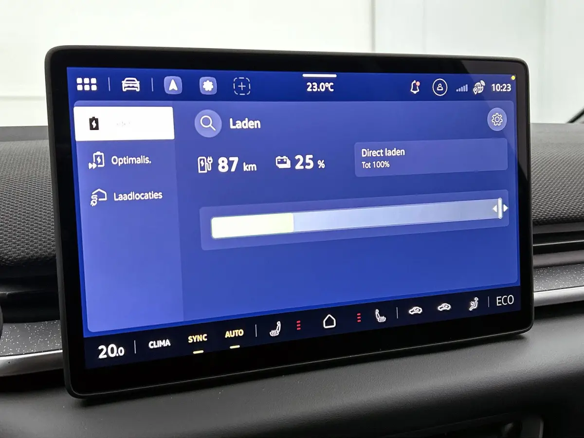 Life 50 kWh 170 PK | Steunhaak | Navigatie | Apple Carplay draadloos | Stoelverwarming | Ruiten getint | 19" Lichtmetalen velgen | Android Auto draadloss | LED verlichting | Camera | Climate