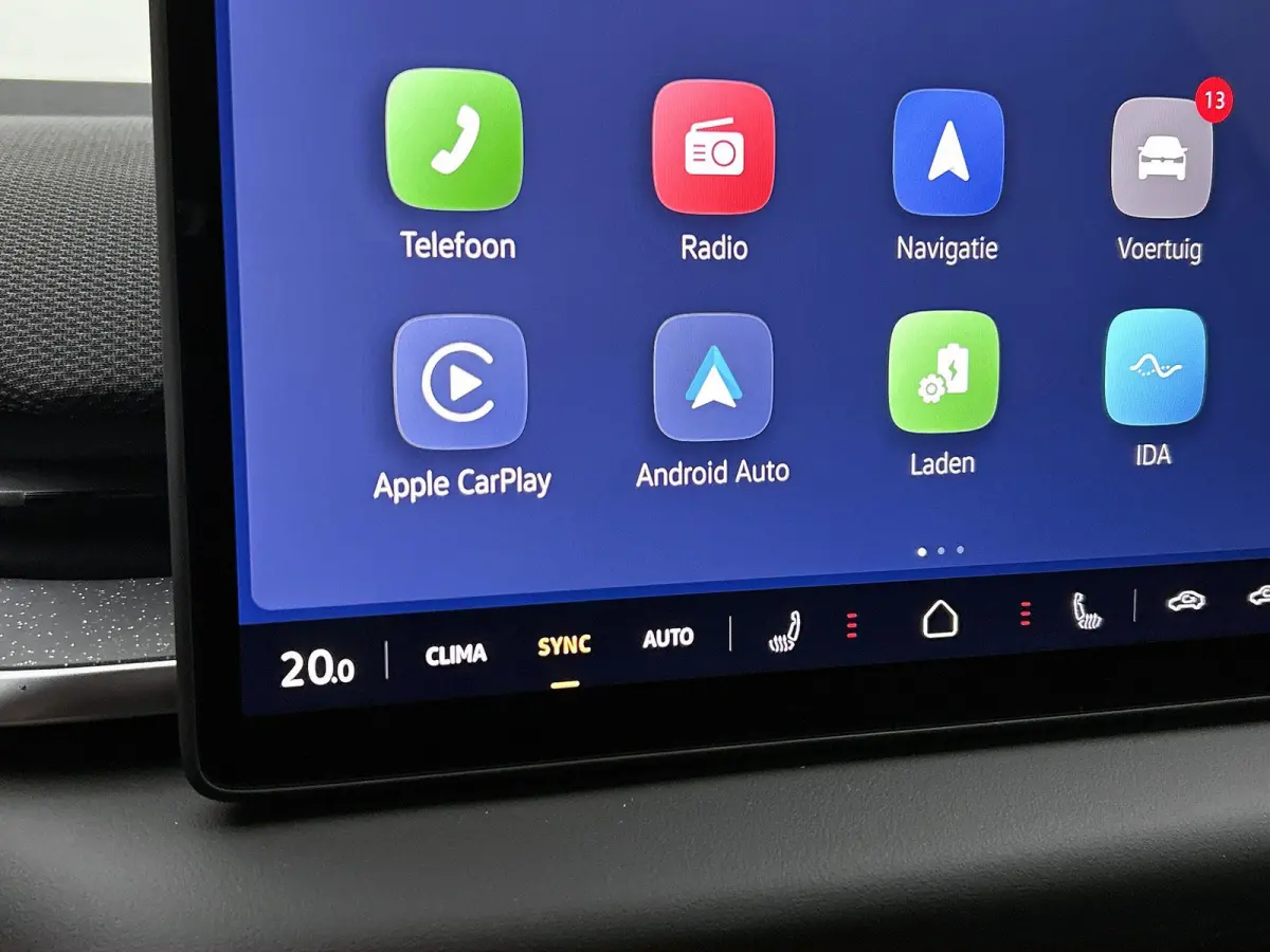 Life 50 kWh 170 PK | Steunhaak | Navigatie | Apple Carplay draadloos | Stoelverwarming | Ruiten getint | 19" Lichtmetalen velgen | Android Auto draadloss | LED verlichting | Camera | Climate