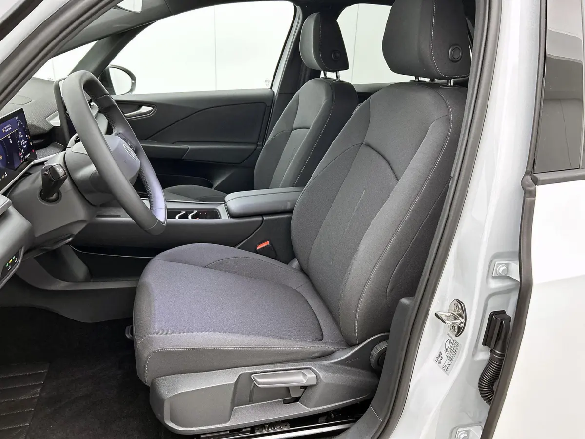 Life 50 kWh 170 PK | Steunhaak | Navigatie | Apple Carplay draadloos | Stoelverwarming | Ruiten getint | 19" Lichtmetalen velgen | Android Auto draadloss | LED verlichting | Camera | Climate