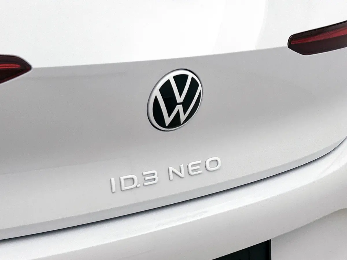 Life 50 kWh 170 PK | Steunhaak | Navigatie | Apple Carplay draadloos | Stoelverwarming | Ruiten getint | 19" Lichtmetalen velgen | Android Auto draadloss | LED verlichting | Camera | Climate