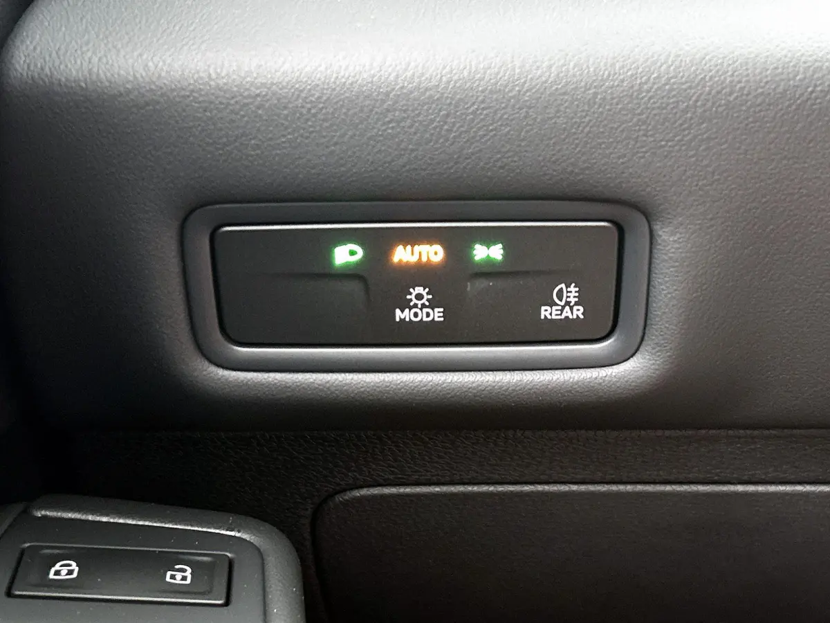 Life 50 kWh 170 PK | Steunhaak | Navigatie | Apple Carplay draadloos | Stoelverwarming | Ruiten getint | 19" Lichtmetalen velgen | Android Auto draadloss | LED verlichting | Camera | Climate