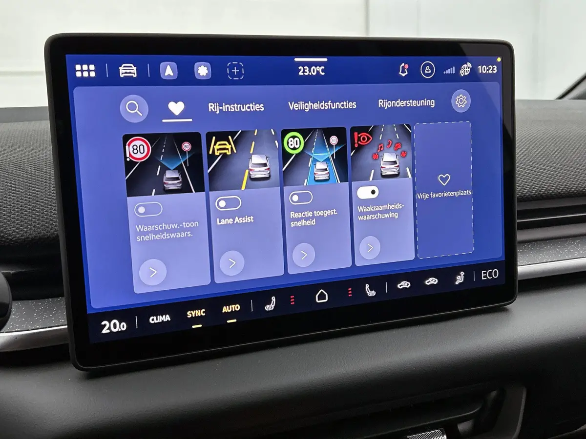 Life 50 kWh 170 PK | Steunhaak | Navigatie | Apple Carplay draadloos | Stoelverwarming | Ruiten getint | 19" Lichtmetalen velgen | Android Auto draadloss | LED verlichting | Camera | Climate