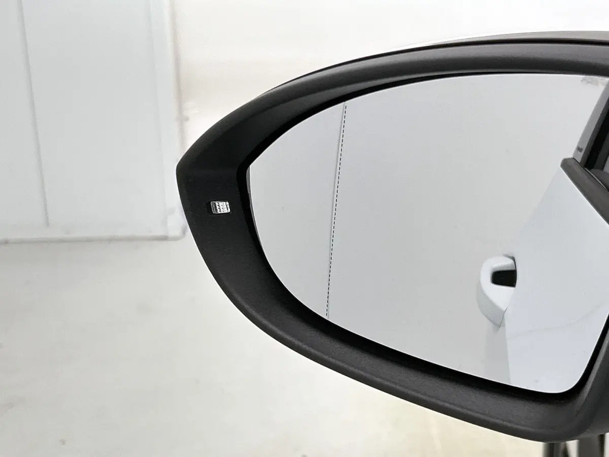 Life 50 kWh 170 PK | Steunhaak | Navigatie | Apple Carplay draadloos | Stoelverwarming | Ruiten getint | 19" Lichtmetalen velgen | Android Auto draadloss | LED verlichting | Camera | Climate