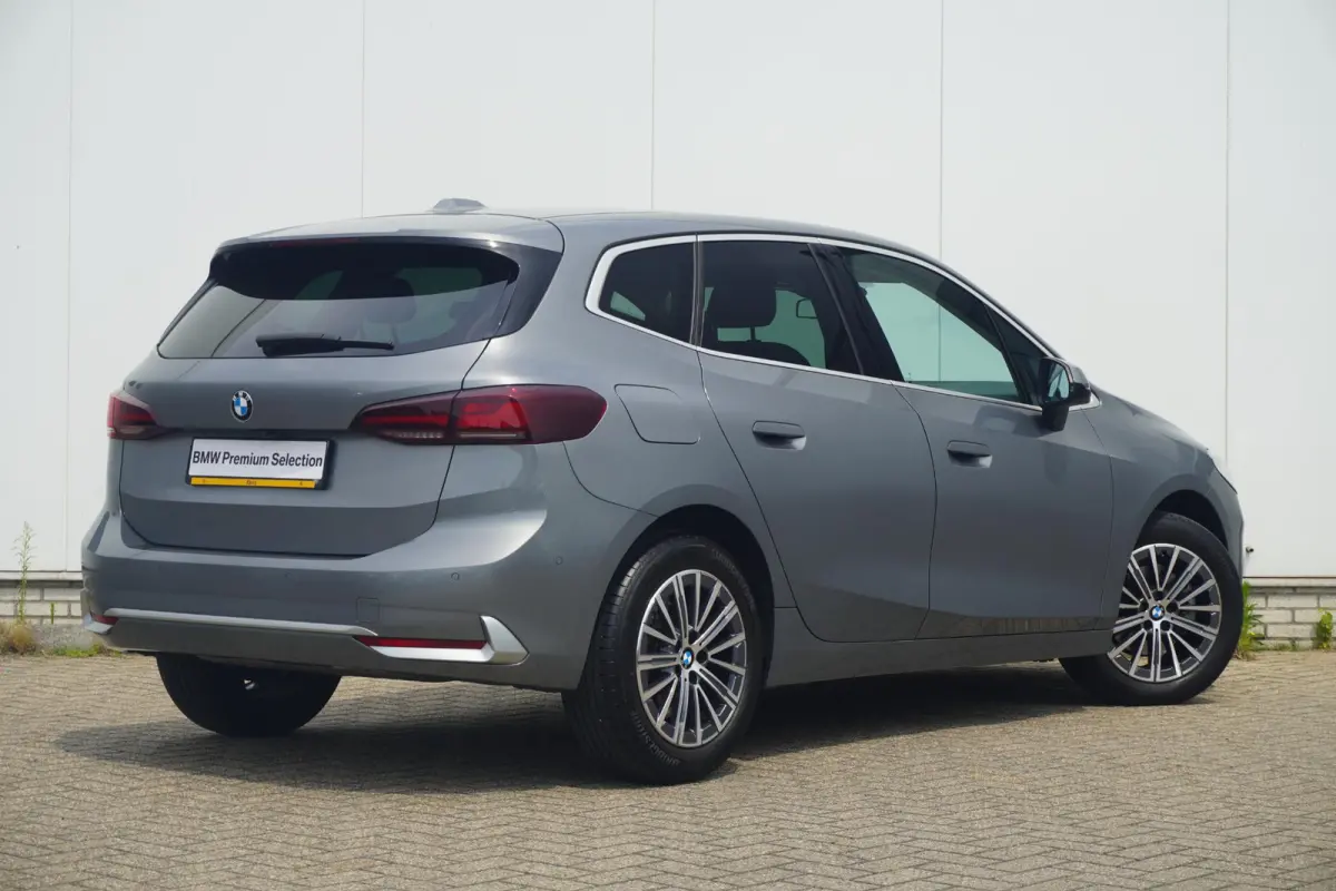 218i | Luxury Line | Harman-Kardon | Achteruitrijcamera | Actieve stoel voor bestuurder