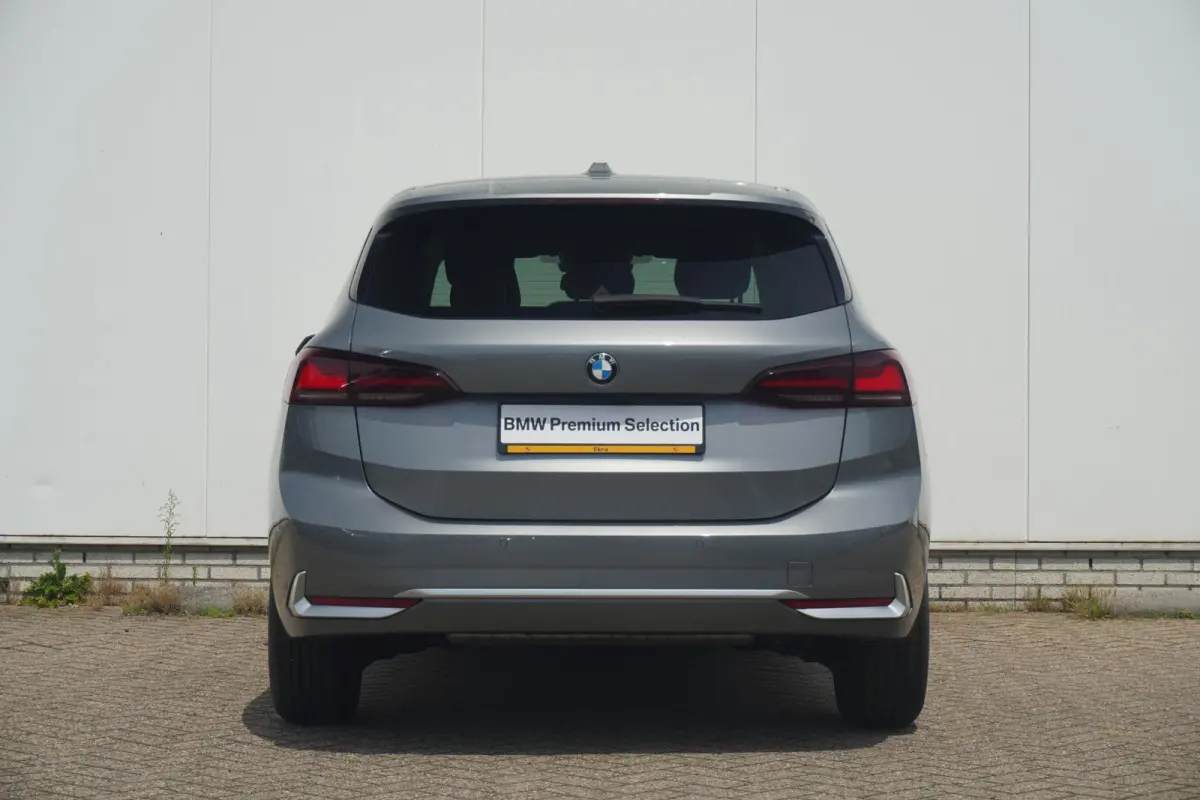 218i | Luxury Line | Harman-Kardon | Achteruitrijcamera | Actieve stoel voor bestuurder
