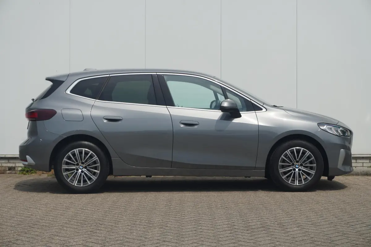 218i | Luxury Line | Harman-Kardon | Achteruitrijcamera | Actieve stoel voor bestuurder