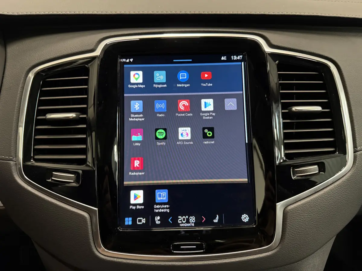 T8 Recharge AWD R-Design PANO/LUCHTVERING/TREKHAAK/SOH 98%/H&K/MEMORY/ZWART LEER/GOOGLE/CARPLAY/ACC/PILOT-ASSIST/20"/PRIVACY/VOLLEDIG VOLVO DEALER HISTORIE