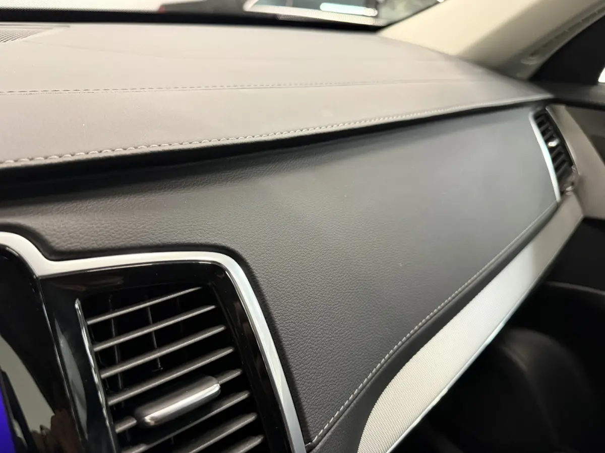 T8 Recharge AWD R-Design PANO/LUCHTVERING/TREKHAAK/SOH 98%/H&K/MEMORY/ZWART LEER/GOOGLE/CARPLAY/ACC/PILOT-ASSIST/20"/PRIVACY/VOLLEDIG VOLVO DEALER HISTORIE