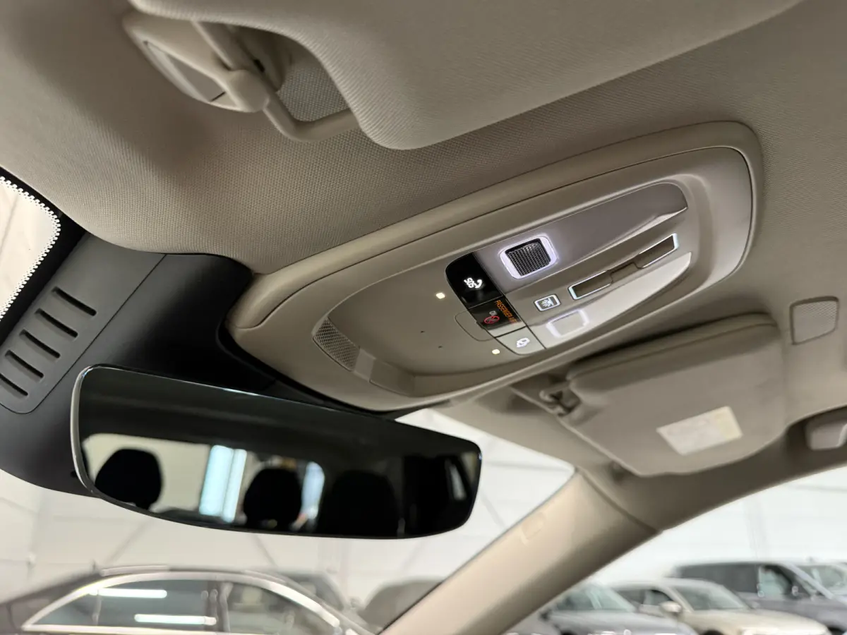 T8 Recharge AWD R-Design PANO/LUCHTVERING/TREKHAAK/SOH 98%/H&K/MEMORY/ZWART LEER/GOOGLE/CARPLAY/ACC/PILOT-ASSIST/20"/PRIVACY/VOLLEDIG VOLVO DEALER HISTORIE