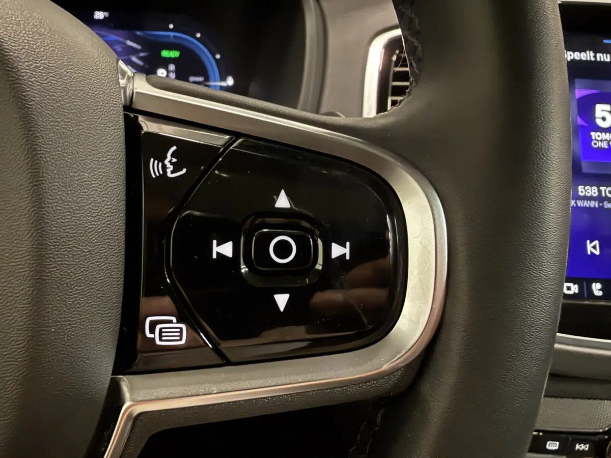 T8 Recharge AWD R-Design PANO/LUCHTVERING/TREKHAAK/SOH 98%/H&K/MEMORY/ZWART LEER/GOOGLE/CARPLAY/ACC/PILOT-ASSIST/20"/PRIVACY/VOLLEDIG VOLVO DEALER HISTORIE
