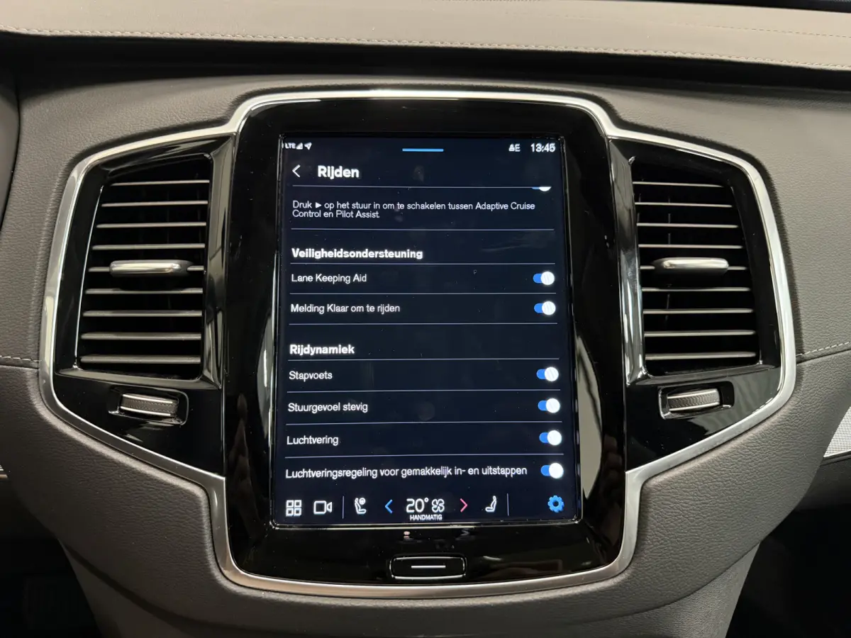 T8 Recharge AWD R-Design PANO/LUCHTVERING/TREKHAAK/SOH 98%/H&K/MEMORY/ZWART LEER/GOOGLE/CARPLAY/ACC/PILOT-ASSIST/20"/PRIVACY/VOLLEDIG VOLVO DEALER HISTORIE