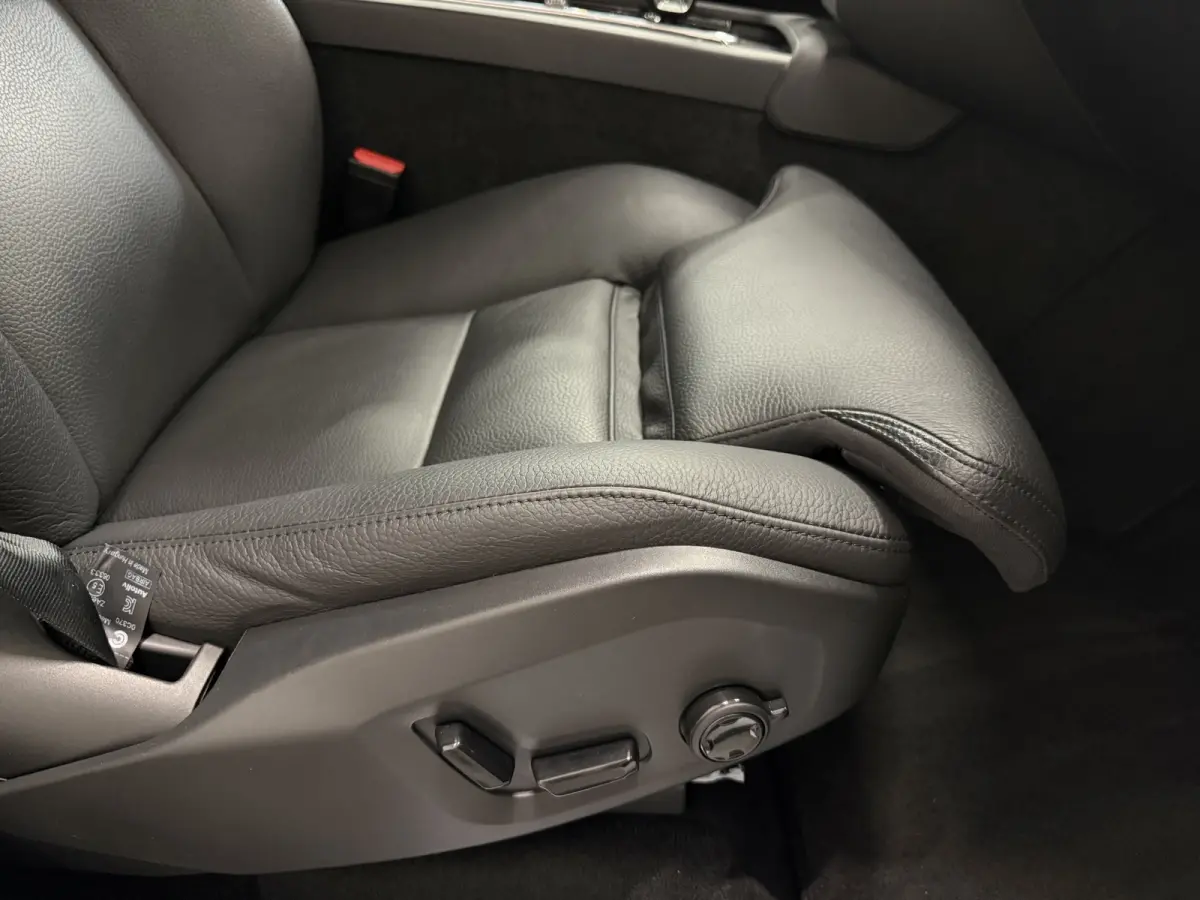 T8 Recharge AWD R-Design PANO/LUCHTVERING/TREKHAAK/SOH 98%/H&K/MEMORY/ZWART LEER/GOOGLE/CARPLAY/ACC/PILOT-ASSIST/20"/PRIVACY/VOLLEDIG VOLVO DEALER HISTORIE