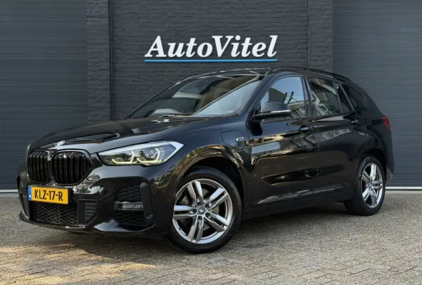 xDrive25e M-Sport | Sportleder | Camera | Trekhaak | Head-Up | LED | 35x op voorraad!