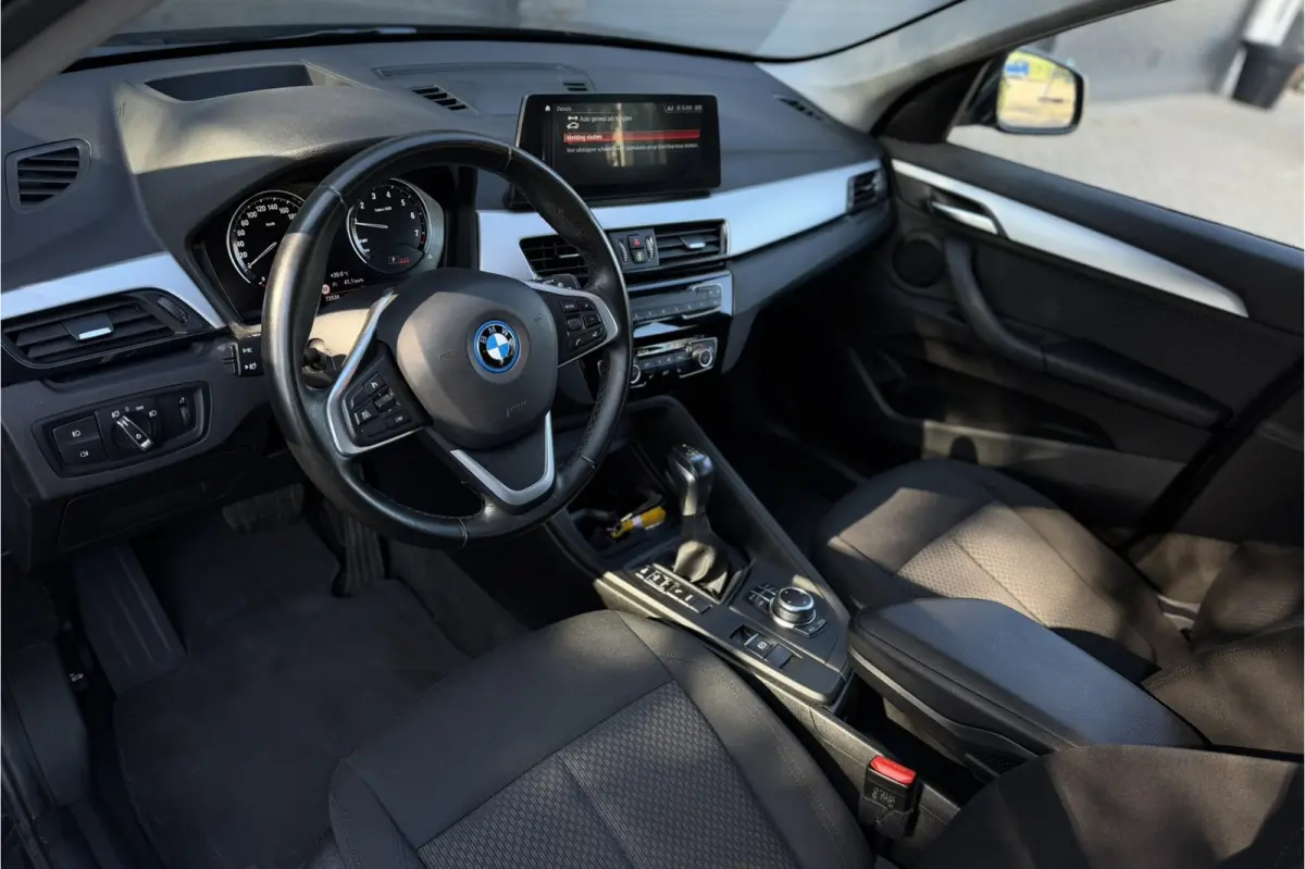 xDrive25e | Camera | Head-Up | Adaptive LED | Groot NAVI | PDC V & A | 35X op voorraad