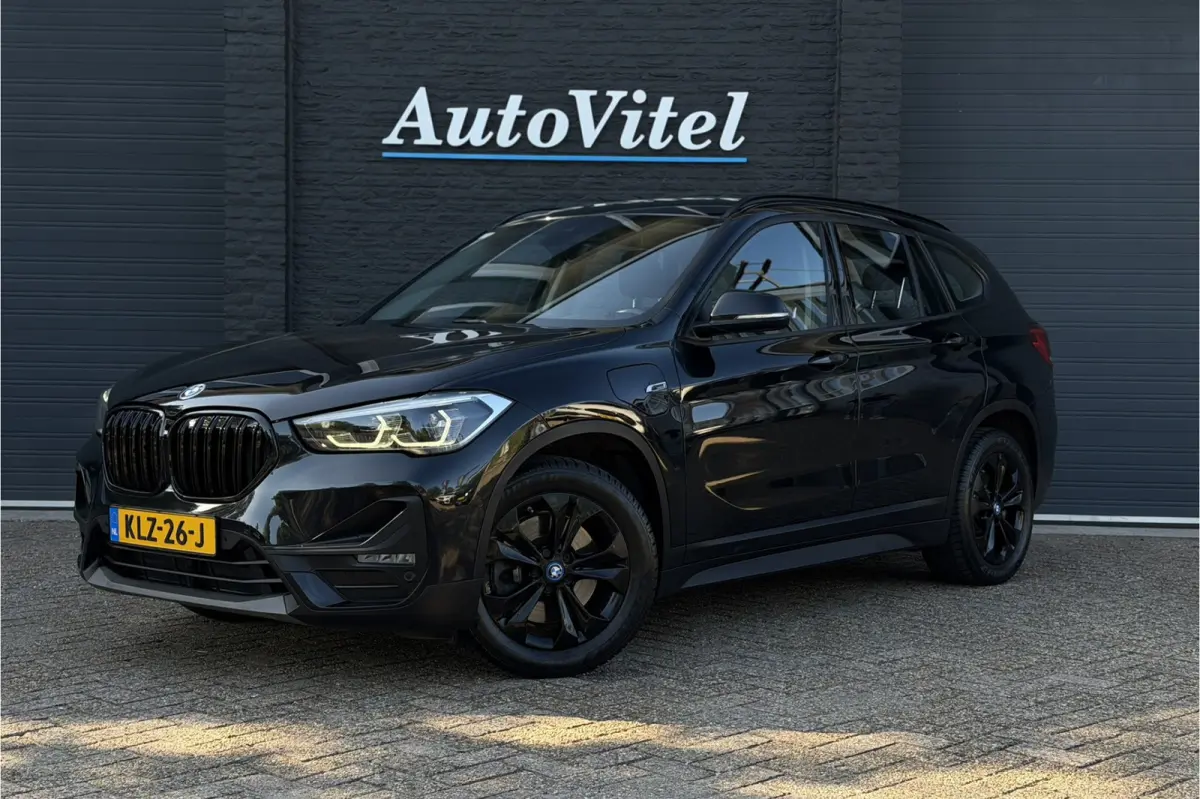 xDrive25e | Camera | Head-Up | Adaptive LED | Groot NAVI | PDC V & A | 35X op voorraad