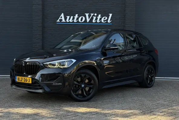 xDrive25e | Camera | Head-Up | Adaptive LED | Groot NAVI | PDC V & A | 35X op voorraad
