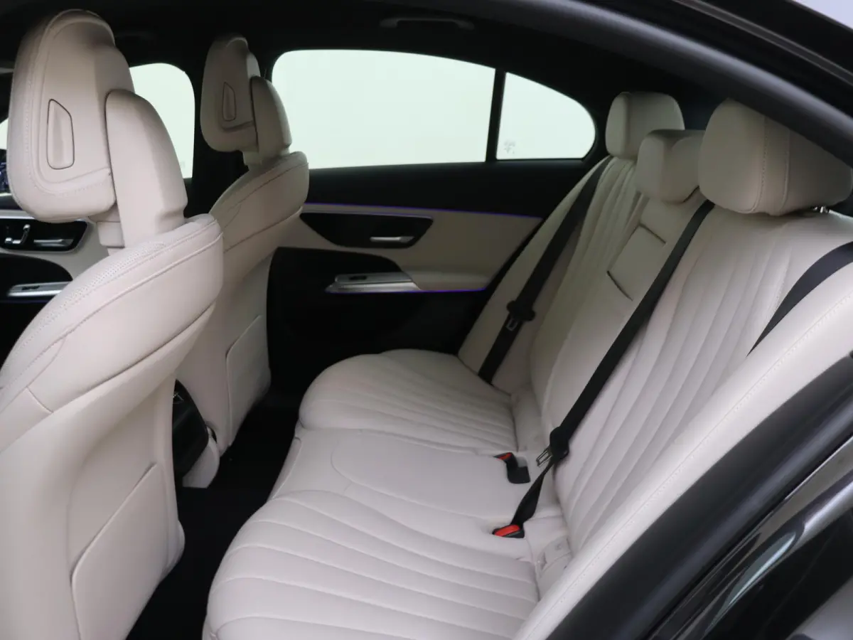 300 e Luxury Line /Memory stoelen /360 Camera /Keyless go /Augmented reality