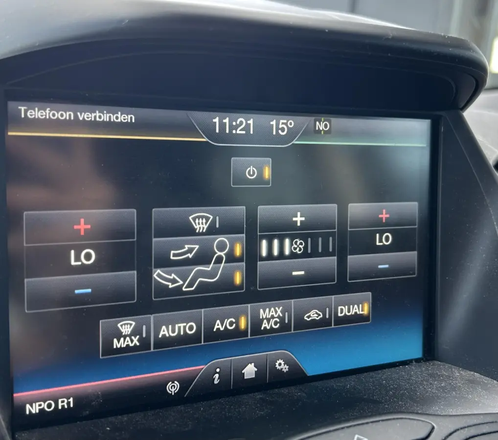 1.5 Titanium Styling Pack 150PK | Nette Staat! | Trekhaak | Parkeersensoren Voor en Achter | Navigatie | Stoelverwarming | Climate Control | 2 Sleutels | Voorruitverwarming | Cruise Control 