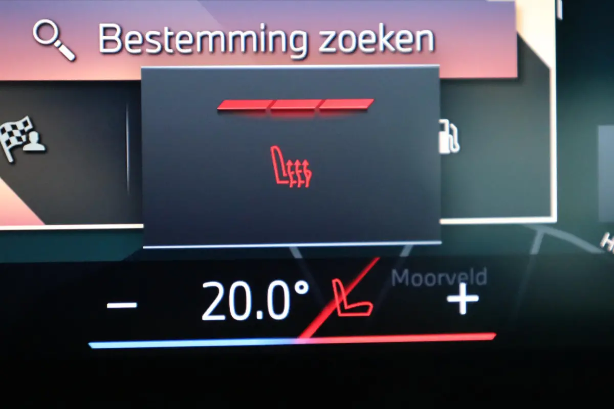 320i | M Sportpakket Pro | Glazen Schuif-/Kanteldak | Achteruitrijcamera | Comfort Access | Elektr. Trekhaak