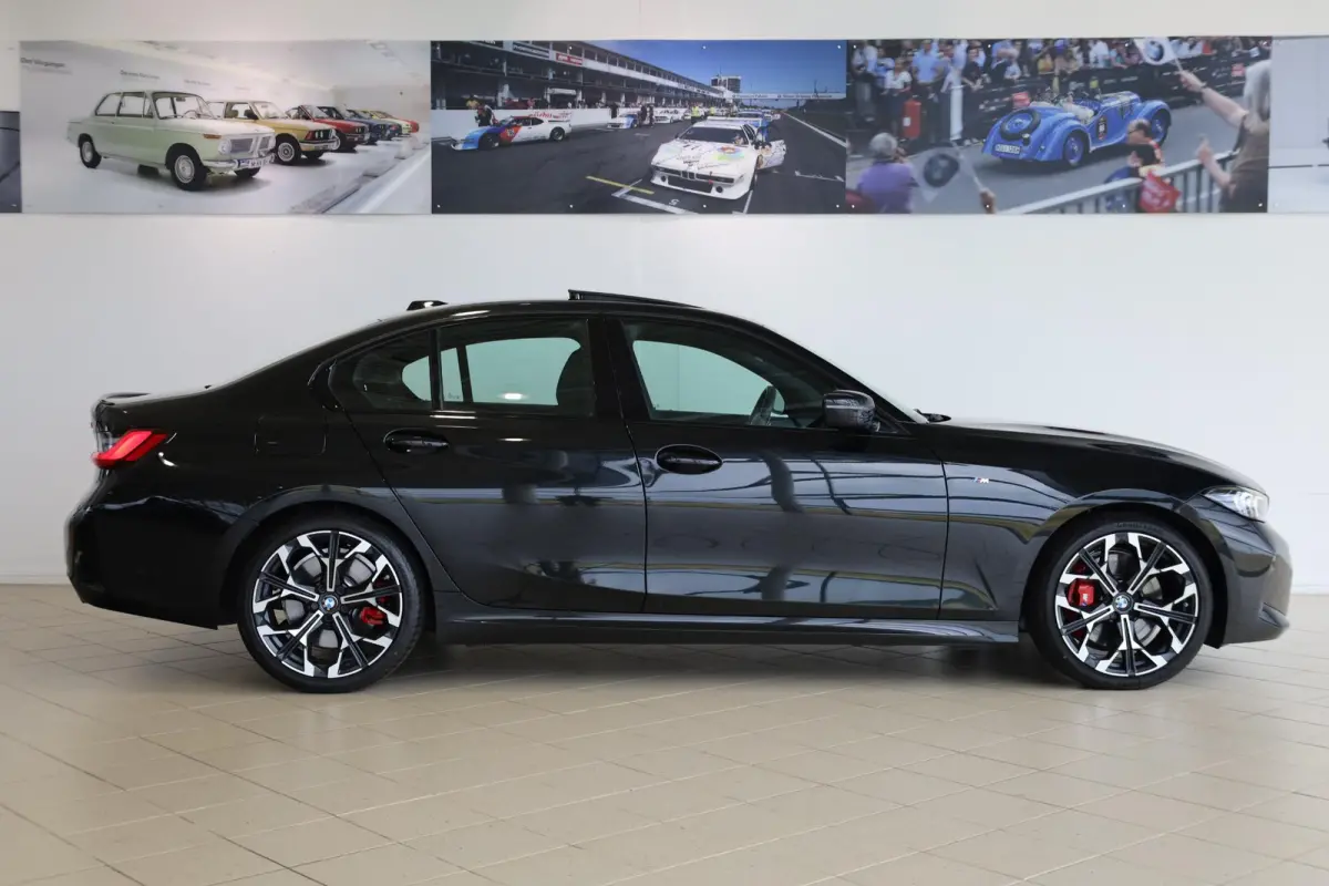 320i | M Sportpakket Pro | Glazen Schuif-/Kanteldak | Achteruitrijcamera | Comfort Access | Elektr. Trekhaak