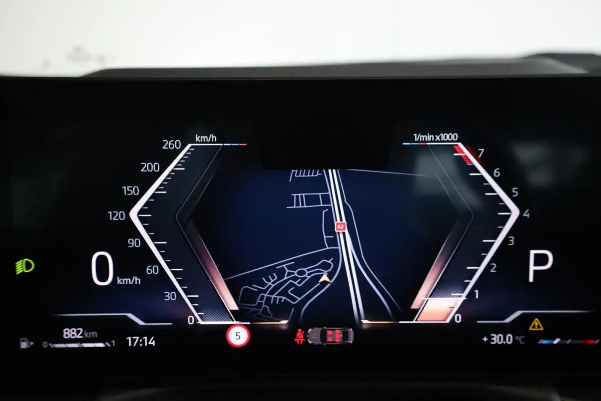 320i | M Sportpakket Pro | Glazen Schuif-/Kanteldak | Achteruitrijcamera | Comfort Access | Elektr. Trekhaak