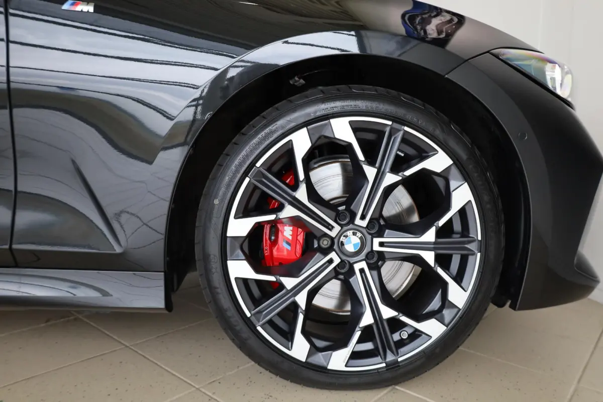 320i | M Sportpakket Pro | Glazen Schuif-/Kanteldak | Achteruitrijcamera | Comfort Access | Elektr. Trekhaak