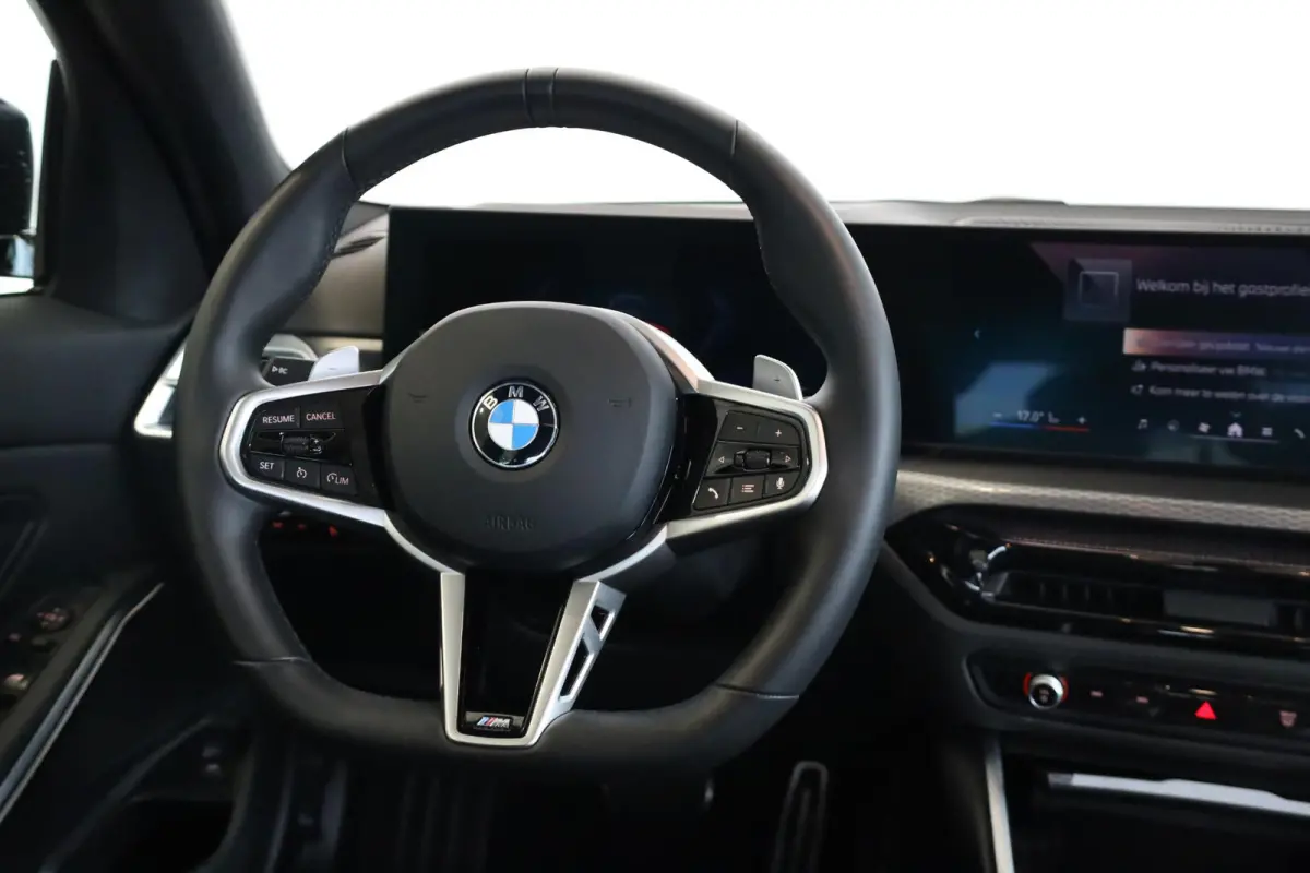 320i | M Sportpakket Pro | Glazen Schuif-/Kanteldak | Achteruitrijcamera | Comfort Access | Elektr. Trekhaak