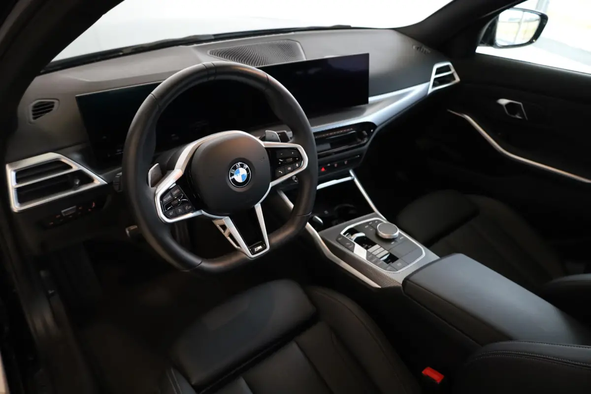320i | M Sportpakket Pro | Glazen Schuif-/Kanteldak | Achteruitrijcamera | Comfort Access | Elektr. Trekhaak