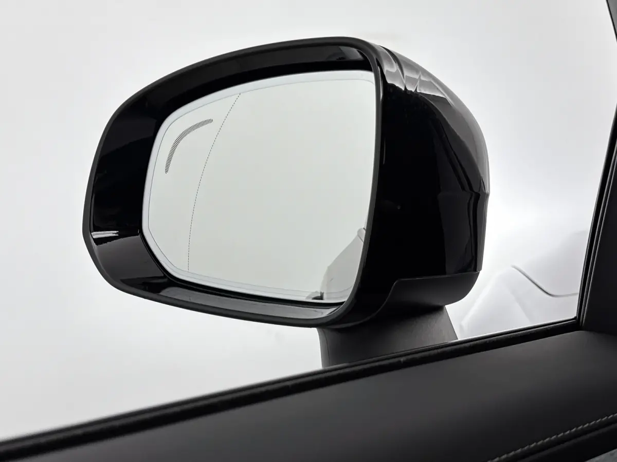 T8 Ultra Dark Executive Edition | 22" | Gelaagd & Getint Glas | Geintegreerd kinderzitje | Luchtvering | Geventileerd Nappa | Bowers & Wilkins | Stoelmassage | Panoramadak | Head-Up | 360 Ca