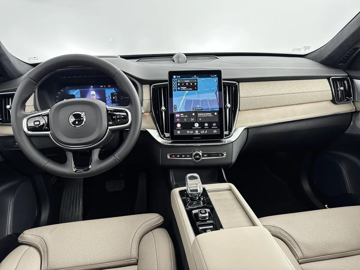 T8 Ultra Dark Executive Edition | 22" | Gelaagd & Getint Glas | Geintegreerd kinderzitje | Luchtvering | Geventileerd Nappa | Bowers & Wilkins | Stoelmassage | Panoramadak | Head-Up | 360 Ca